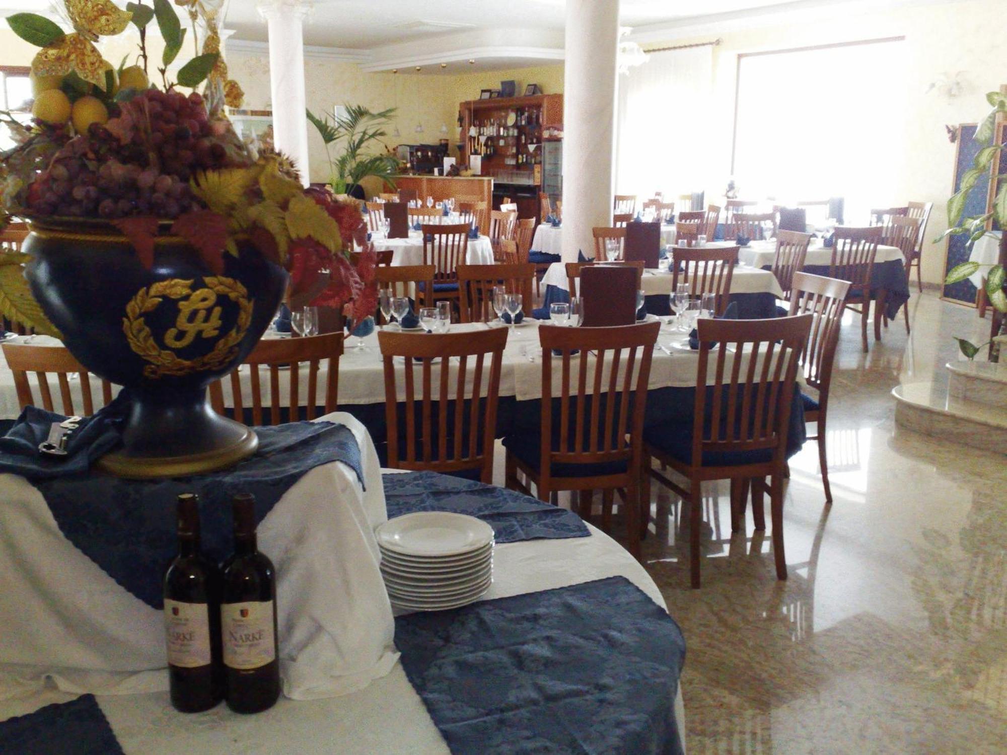 Hotel Ristorante Cordial コーミゾ エクステリア 写真
