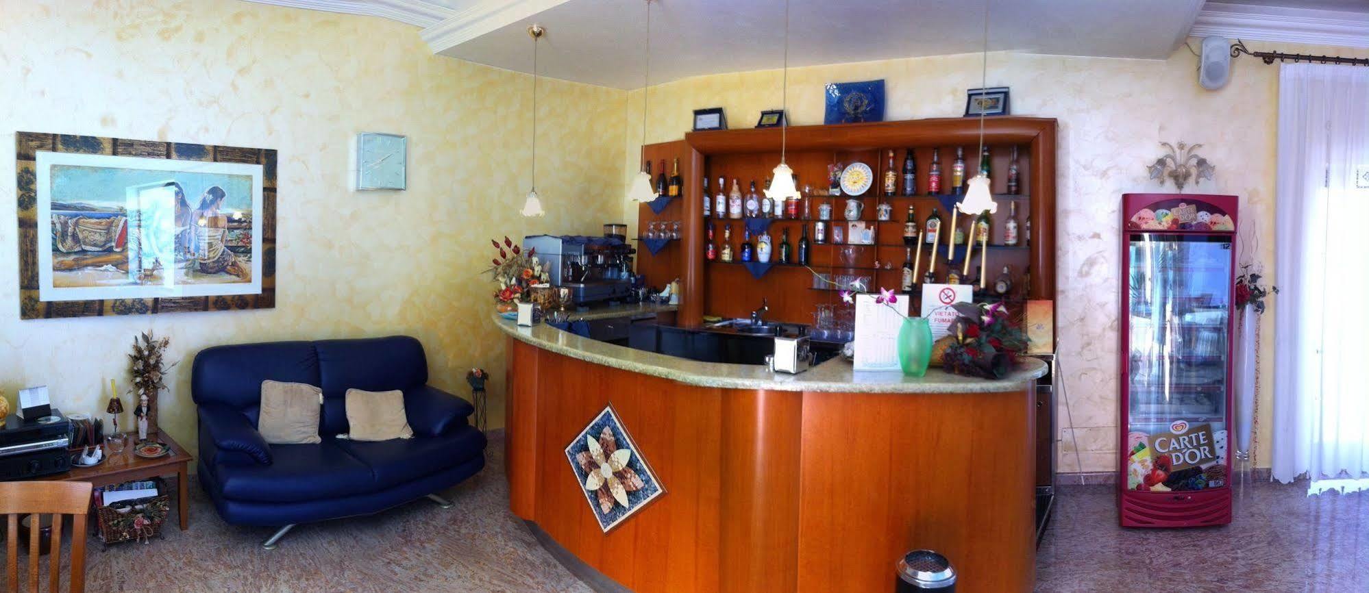 Hotel Ristorante Cordial コーミゾ エクステリア 写真